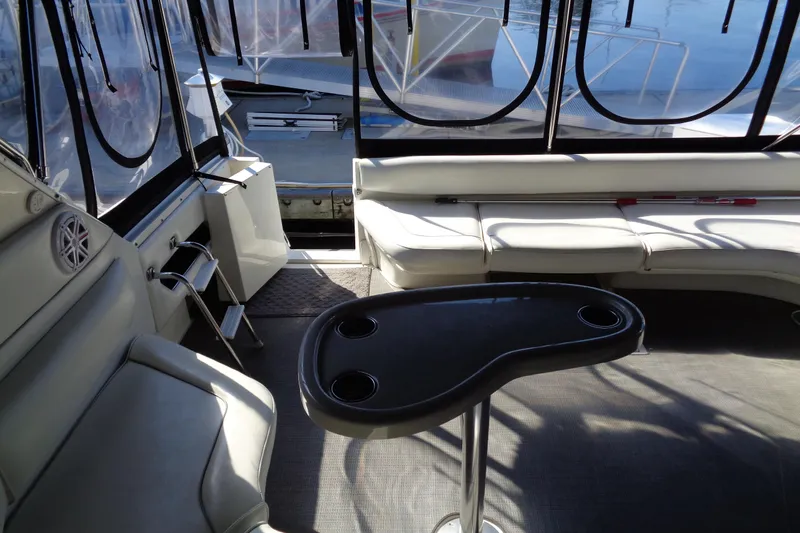 Snri Yacht Photos Pics Interior of 1991 Sea Ray 480 Sundancer yacht with seating and table.