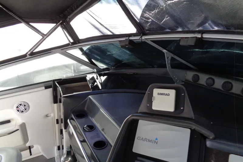 Snri Yacht Photos Pics Interior cockpit of 1991 Sea Ray 480 Sundancer with navigation equipment.