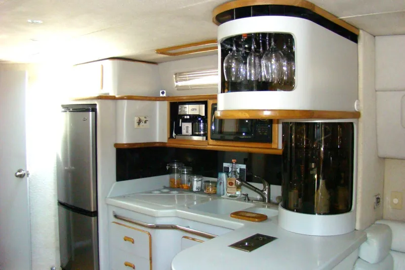Snri Yacht Photos Pics Interior of 1991 Sea Ray 480 Sundancer yacht with modern kitchen amenities.