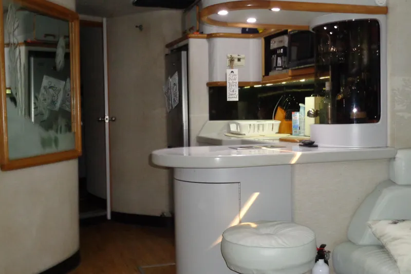 Snri Yacht Photos Pics Interior of 1991 Sea Ray 480 Sundancer yacht with modern kitchen amenities.