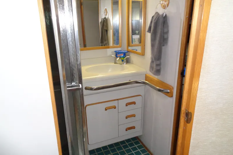 Snri Yacht Photos Pics Bathroom interior of 1991 Sea Ray 480 Sundancer yacht with sink and mirror.