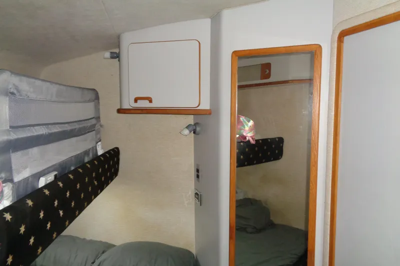 Snri Yacht Photos Pics Interior cabin of 1991 Sea Ray 480 Sundancer with bunk beds and mirror.