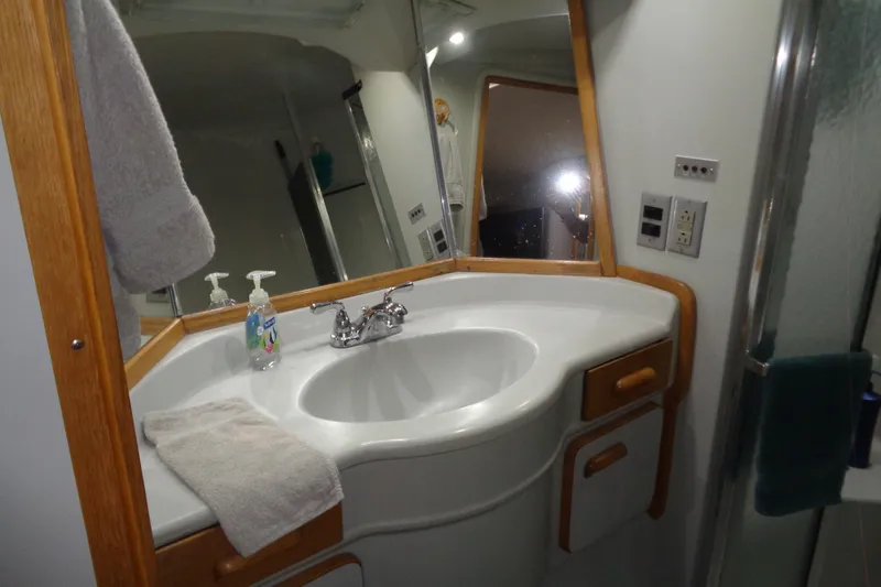 Snri Yacht Photos Pics Bathroom vanity in 1991 Sea Ray 480 Sundancer yacht with mirror and sink.