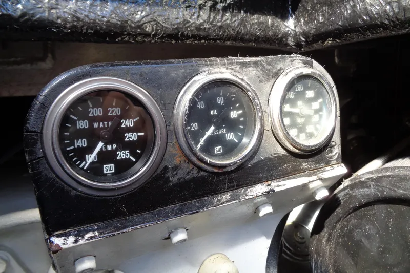 Snri Yacht Photos Pics Close-up of 1991 Sea Ray 480 Sundancer engine gauges showing water temperature and oil pressure.