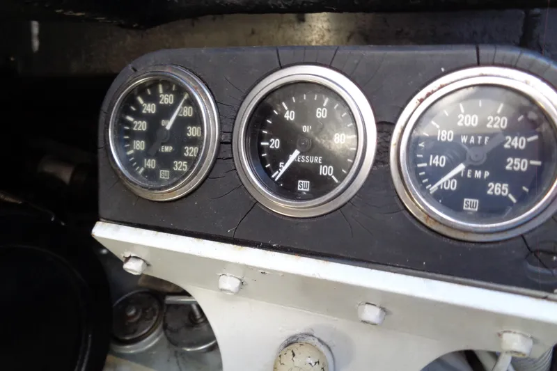 Snri Yacht Photos Pics Close-up of 1991 Sea Ray 480 Sundancer engine gauges showing oil and water temperature.