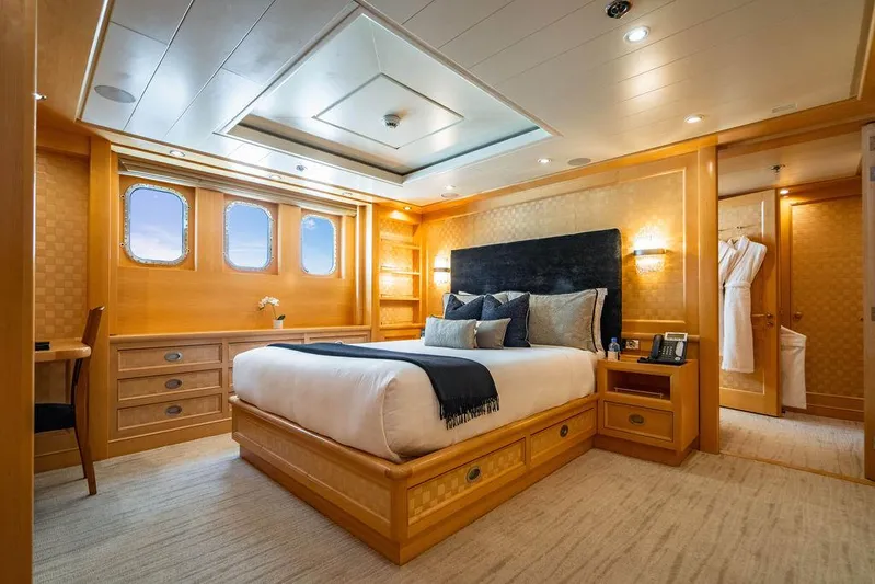 Nita K II Yacht Photos Pics 