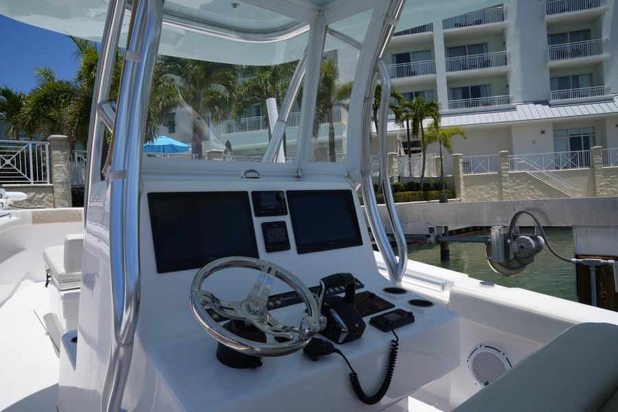 2022 Front Runner 33 Center Console