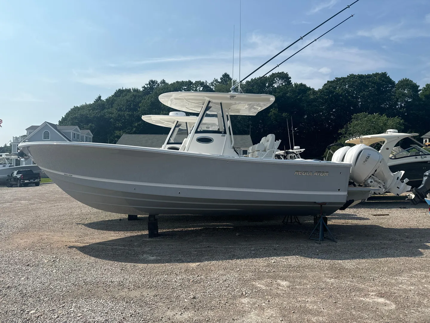 2025 Regulator 28 Photo