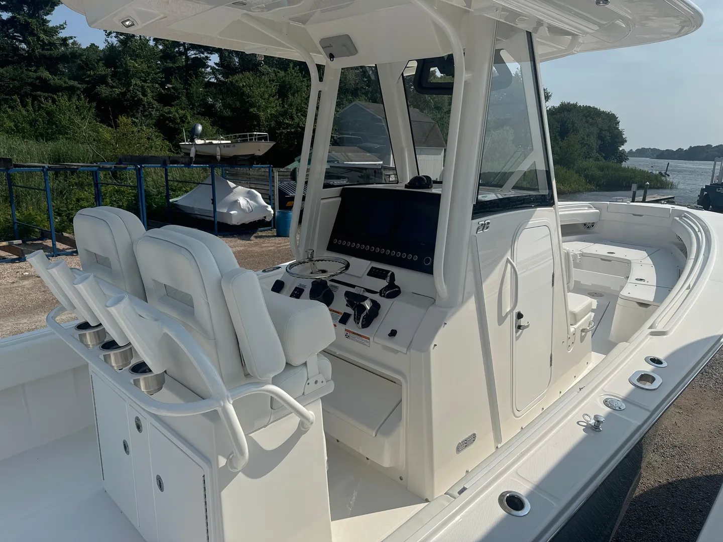 2025 Regulator 28 Photo