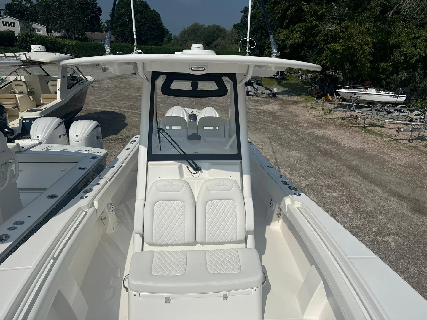 2025 Regulator 28 Photo