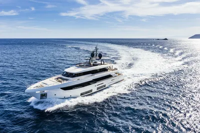 Custom Line Navetta 33