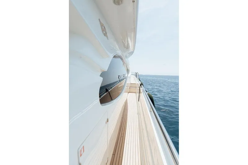 M/y Argo Yacht Photos Pics Side view of 2006 Ferretti Yachts 780 on open sea.