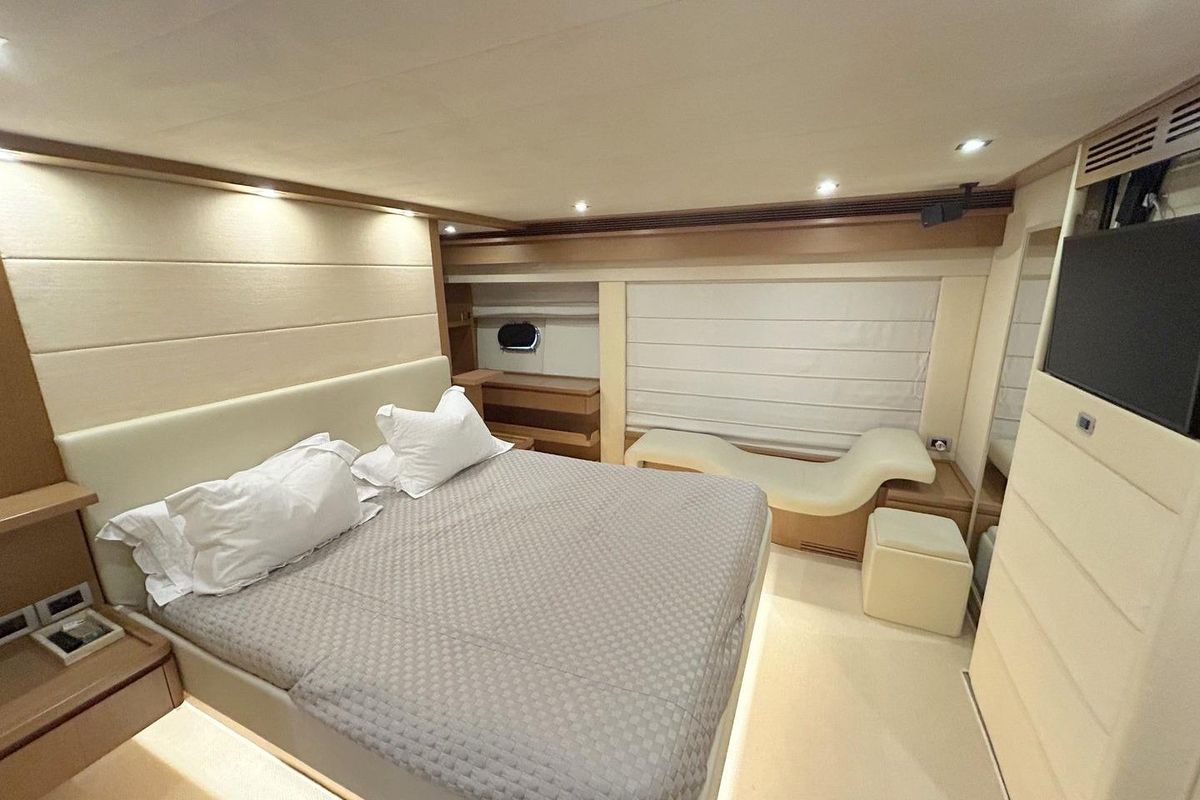 2006 Ferretti Yachts 78 