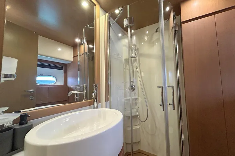 M/y Argo Yacht Photos Pics Luxurious bathroom in 2006 Ferretti Yachts 780, featuring modern fixtures and elegant design.