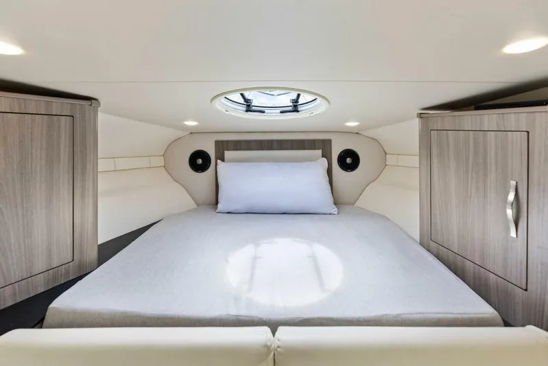 Snuffleupagus Yacht Photos Pics 2020 Regal 33 XO 'Snuffleupagus'-Master