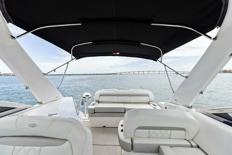 Snuffleupagus Yacht Photos Pics 2020 Regal 33 XO 'Snuffleupagus'-Cockpit