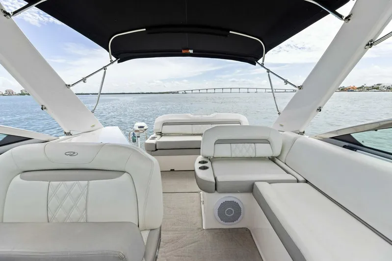 Snuffleupagus Yacht Photos Pics 2020 Regal 33 XO 'Snuffleupagus'-Cockpit