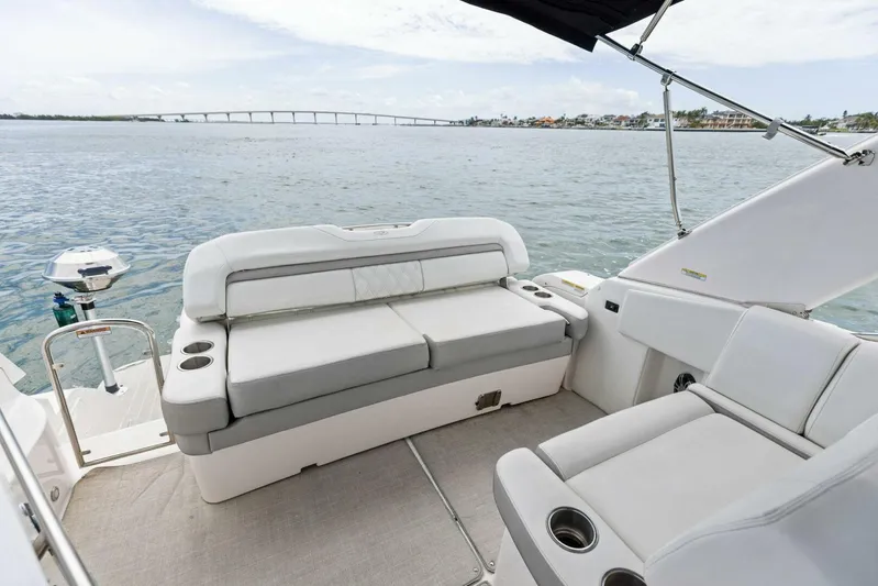 Snuffleupagus Yacht Photos Pics 2020 Regal 33 XO 'Snuffleupagus'-Cockpit