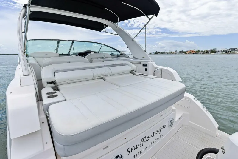 Snuffleupagus Yacht Photos Pics 2020 Regal 33 XO 'Snuffleupagus'-Stern