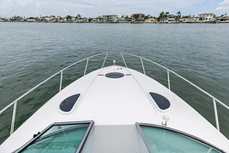 Snuffleupagus Yacht Photos Pics 2020 Regal 33 XO 'Snuffleupagus'-Bow