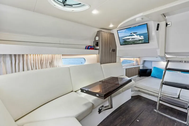 Snuffleupagus Yacht Photos Pics 2020 Regal 33 XO 'Snuffleupagus'-Cabin