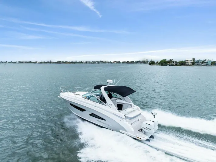 Snuffleupagus Yacht Photos Pics 2020 Regal 33 XO 'Snuffleupagus'-Profile 3/4 Port Stern