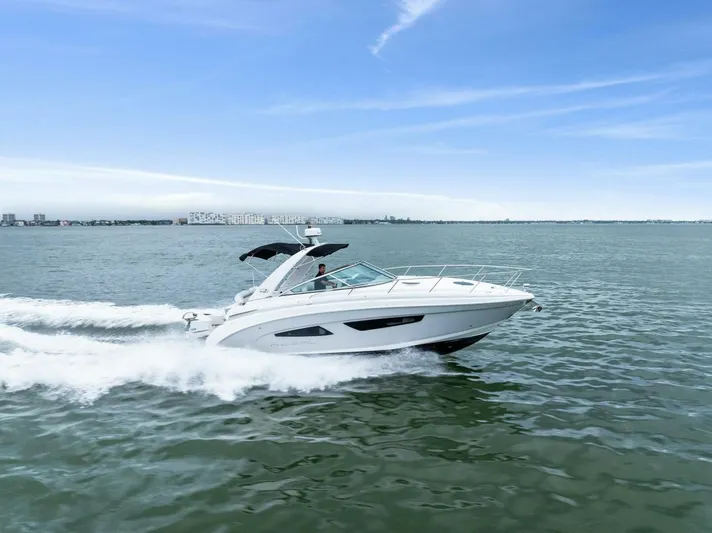 Snuffleupagus Yacht Photos Pics 2020 Regal 33 XO 'Snuffleupagus'-Profile Starboard