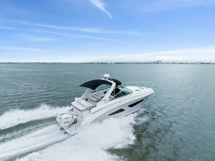 Snuffleupagus Yacht Photos Pics 2020 Regal 33 XO 'Snuffleupagus'-Profile 3/4 Starboard