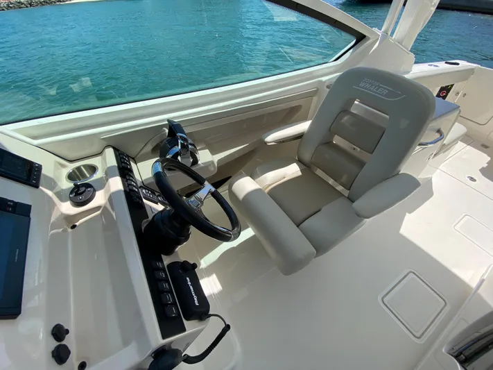2021 Bw 280 Vantage Yacht Photos Pics Helm of 2021 Boston Whaler 280 Vantage with steering wheel and comfortable seating.