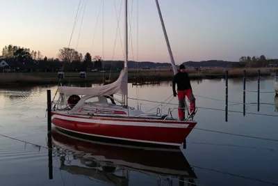 1988 Larsen 28