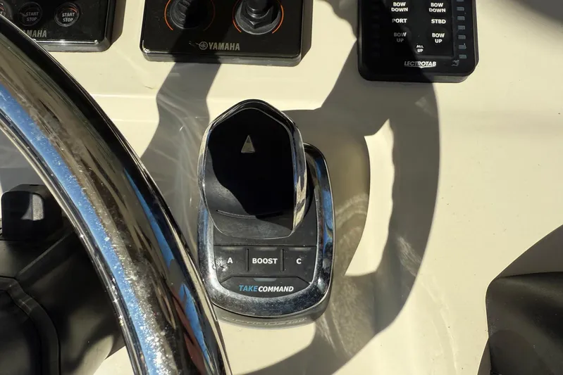 Electric Arc Yacht Photos Pics 2018 Scout 350 LXF boat controls with Yamaha and Lectrotab systems.
