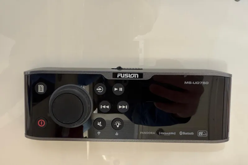 Electric Arc Yacht Photos Pics Fusion MS-UD750 marine stereo system on a 2018 Scout 350 LXF boat.