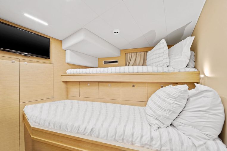 2018-92-ferretti-yachts-920-ferretti