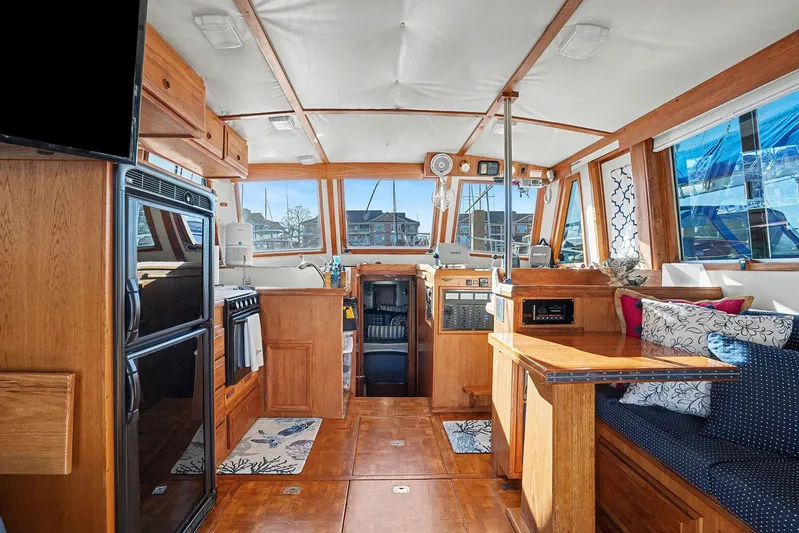 Gypsy Queen Yacht Photos Pics Interior of a 1991 Shannon VOYAGER yacht with wooden decor and cozy seating area.