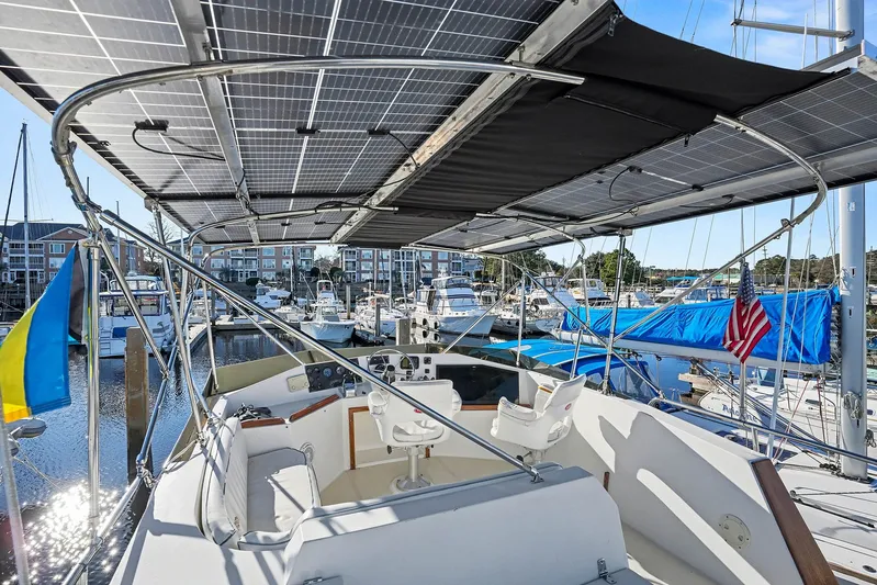 Gypsy Queen Yacht Photos Pics Shannon VOYAGER 1991 with solar panels in marina.