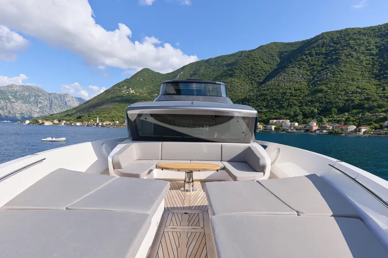 Zafiro III Yacht Photos Pics 