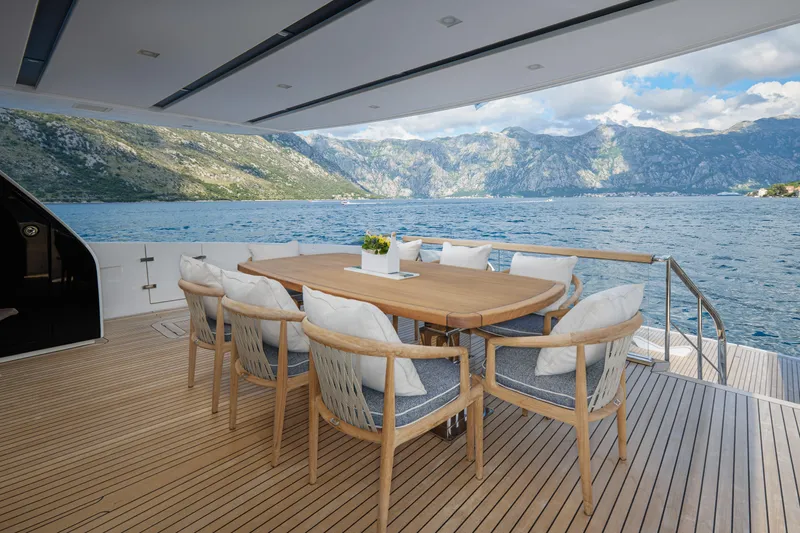 Zafiro III Yacht Photos Pics 