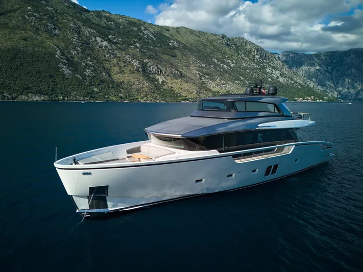 Zafiro III Yacht Photos Pics 