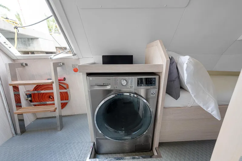 Ascendo Yacht Photos Pics 