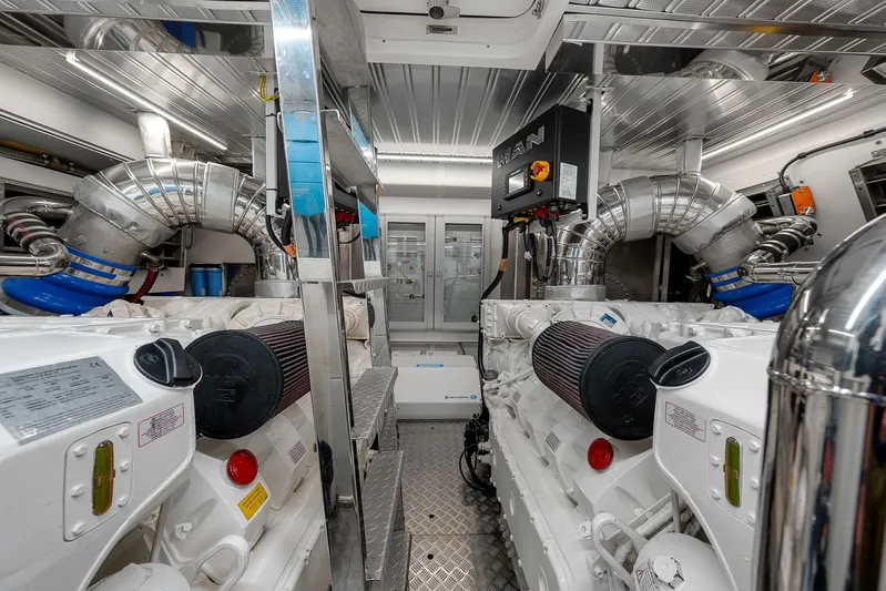 Ascendo Yacht Photos Pics 