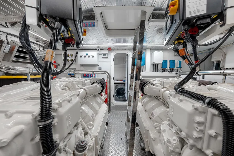 Ascendo Yacht Photos Pics 