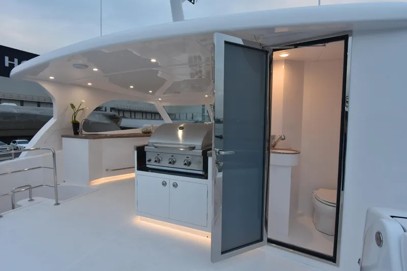 Hideout Yacht Photos Pics Luxury yacht Horizon PC65 2022 with outdoor kitchen and bathroom.