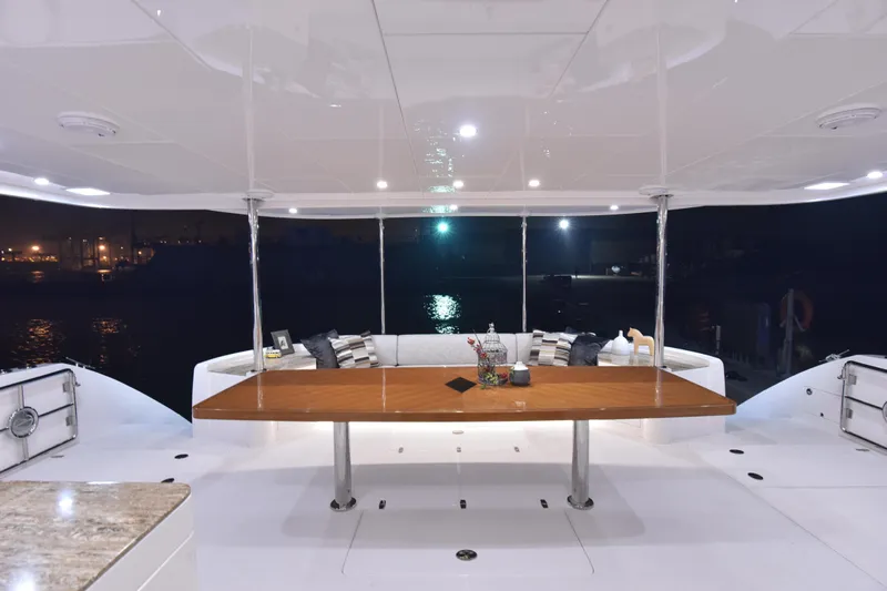 Hideout Yacht Photos Pics 