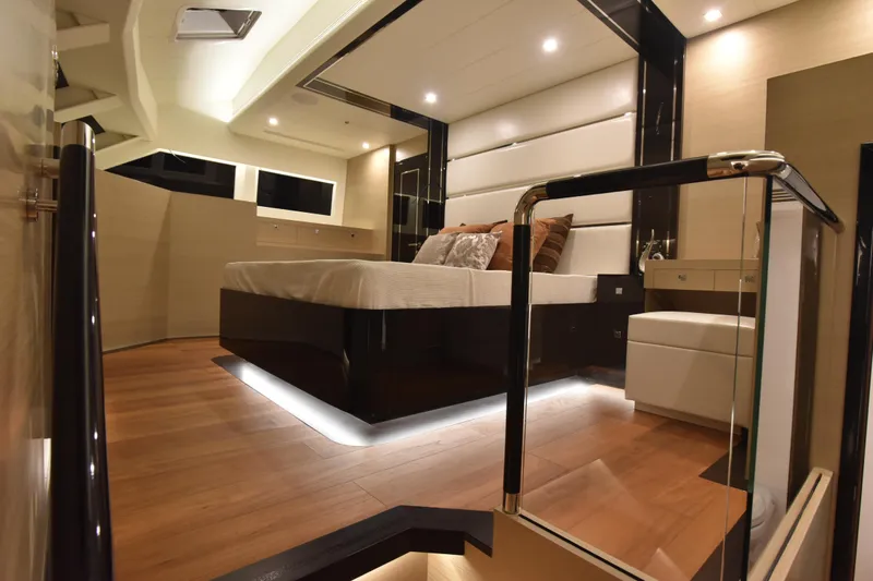 Hideout Yacht Photos Pics 