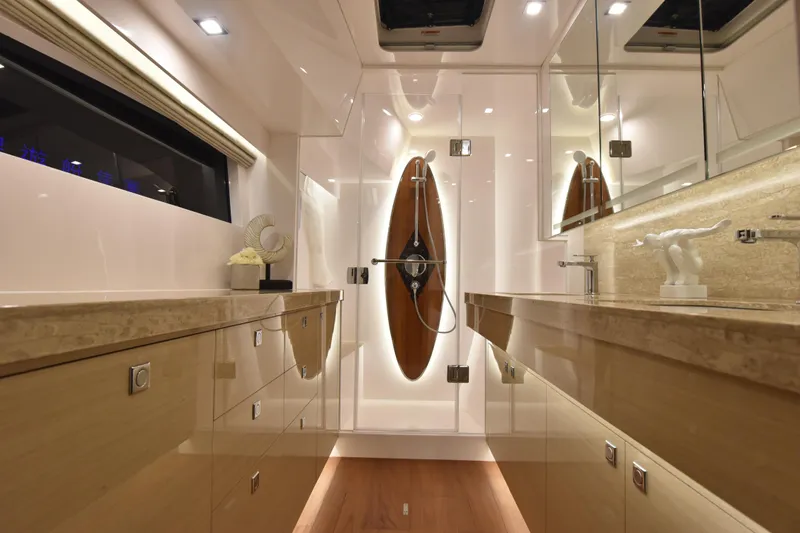 Hideout Yacht Photos Pics 