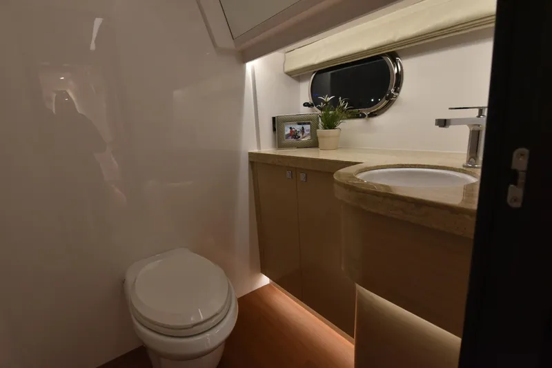 Hideout Yacht Photos Pics 