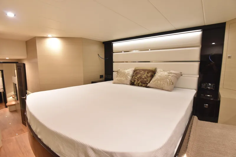 Hideout Yacht Photos Pics 