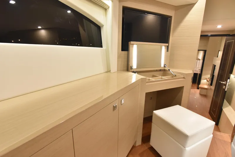 Hideout Yacht Photos Pics 