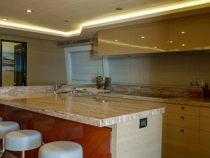 Hideout Yacht Photos Pics 