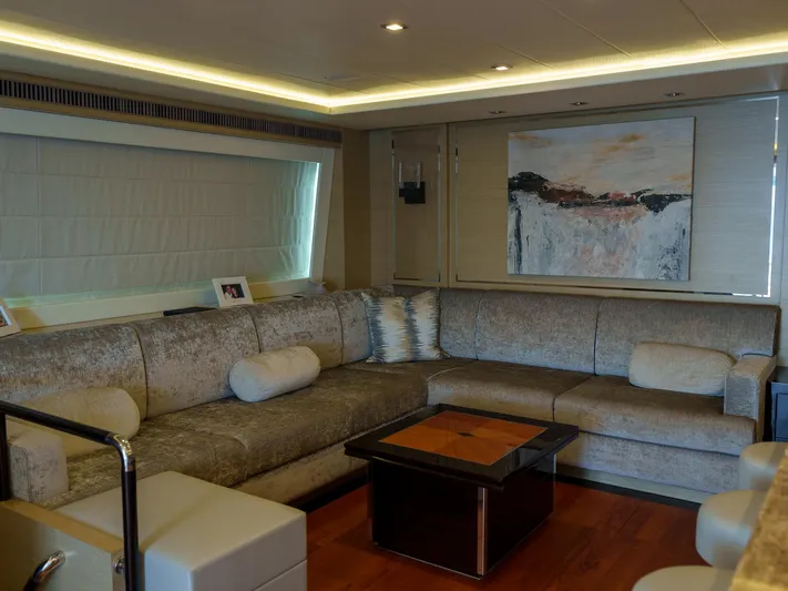 Hideout Yacht Photos Pics 